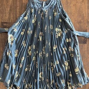 Floral Pleated Sleeveless Dress